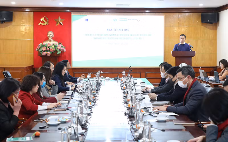 Các đại biểu tham dự hội thảo.