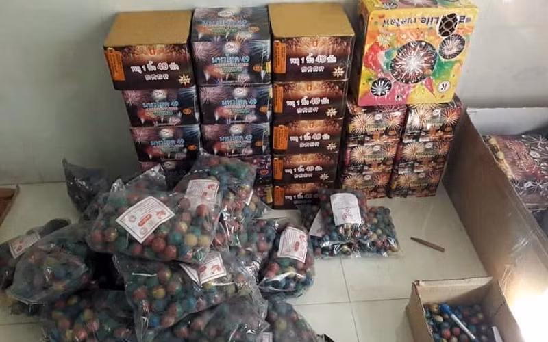 Rao bán pháo nổ của nhóm “Pháo hoa 2022 không cọc” trên mạng xã hội Facebook.