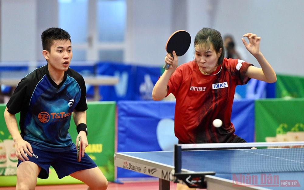 Cặp đôi Nguyễn Thị Nga - Lê Đình Đức lọt vào trận chung kết sau chiến thắng với tỷ số 3-0. Mai Hoàng Mỹ Trang và Lê Đình Huy vào chung kết đôi nam nữ -0