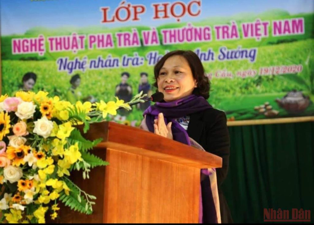 Khi còn là Phó Chủ tịch UBND thị trấn Sông Cầu, bà Huyền đã mời nghệ nhân trà Hoàng Anh Sướng về nói chuyện với bà con. Bài 3: Hồi sinh một vùng chè huyền thoại -0