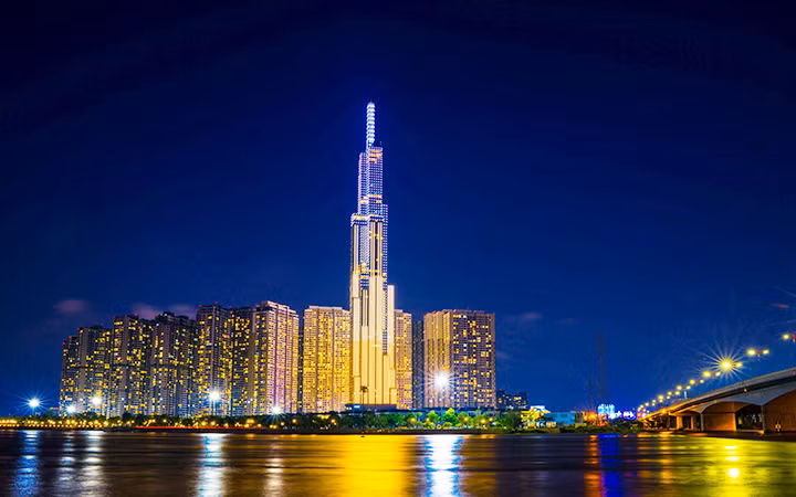 TP Hồ Chí Minh với khát vọng vươn xa. Ảnh: HOÀNG TRIỀU