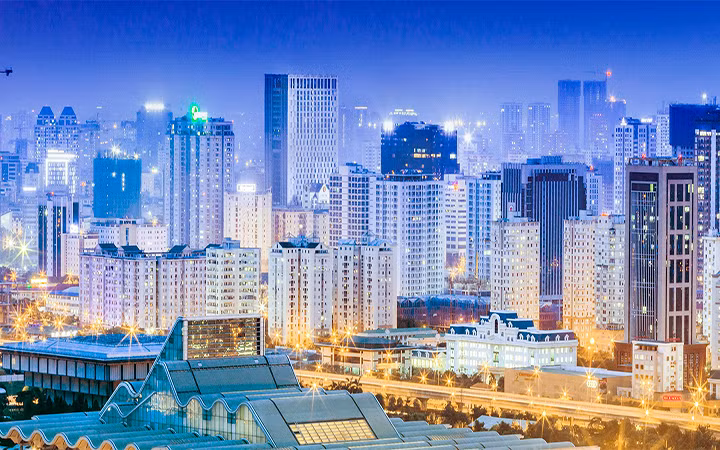 Lung linh đêm Hà Nội. Ảnh: VINH PHẠM