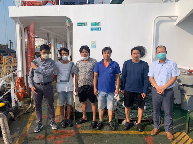 Đại sứ quán Việt Nam tại Thái Lan hỗ trợ các thuyền viên Việt Nam gặp nạn -0