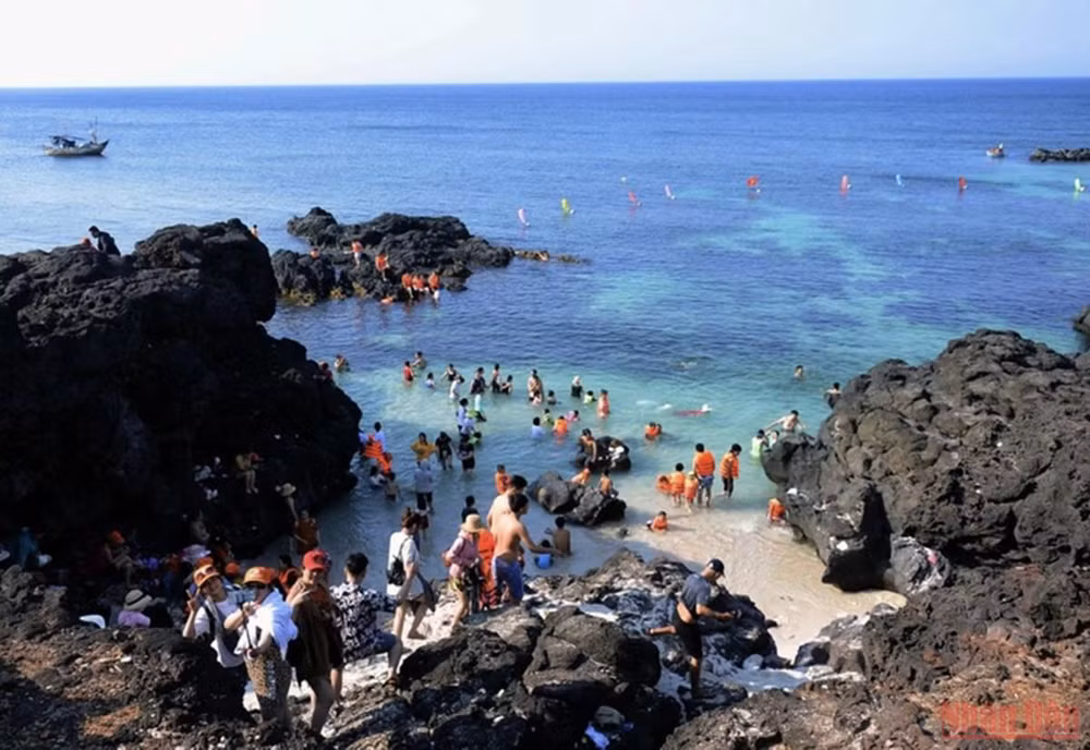 Quảng Ngãi: Khai thác thử nghiệm cảng Bến Đình ở huyện đảo Lý Sơn -3