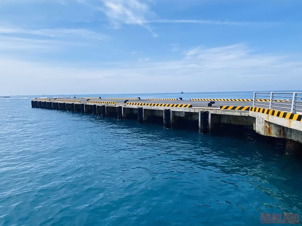 Quảng Ngãi: Khai thác thử nghiệm cảng Bến Đình ở huyện đảo Lý Sơn -0