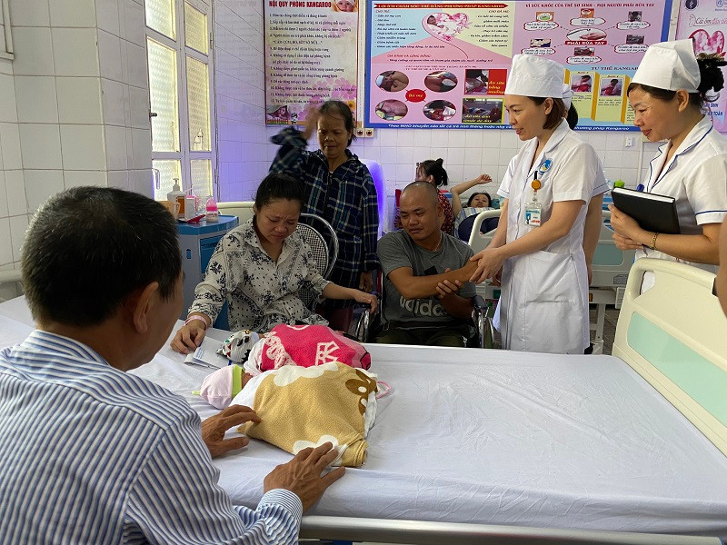 Can và Thúy bật khóc hạnh phúc khi đón hai thiên thần bé bỏng. 36c77b5cbc1740491906-1594771825266.jpg