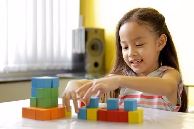 Trẻ cần được tự mình trải nghiệm, khám phá để hiểu và ghi nhớ hiệu quả.