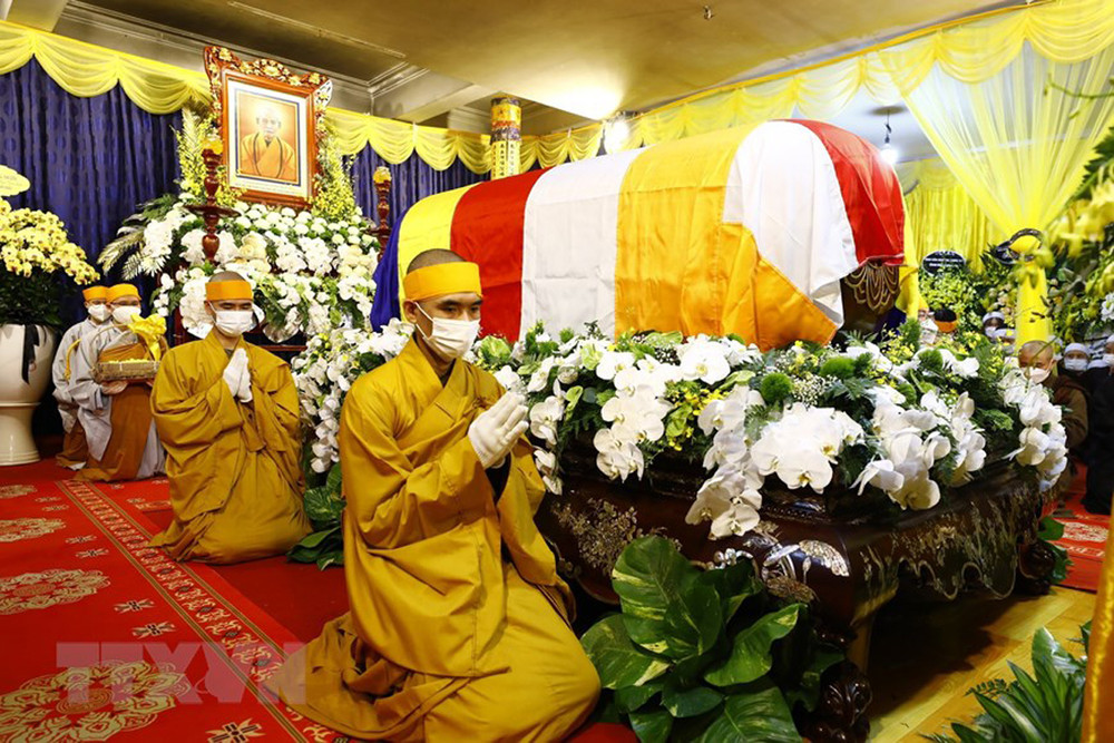 Kim quan Đại lão Hòa thượng Thích Phổ Tuệ tại Tổ đình Viên Minh. (Ảnh: Minh Đức/TTXVN) Lễ truy điệu Đại lão Hòa thượng Thích Phổ Tuệ -0