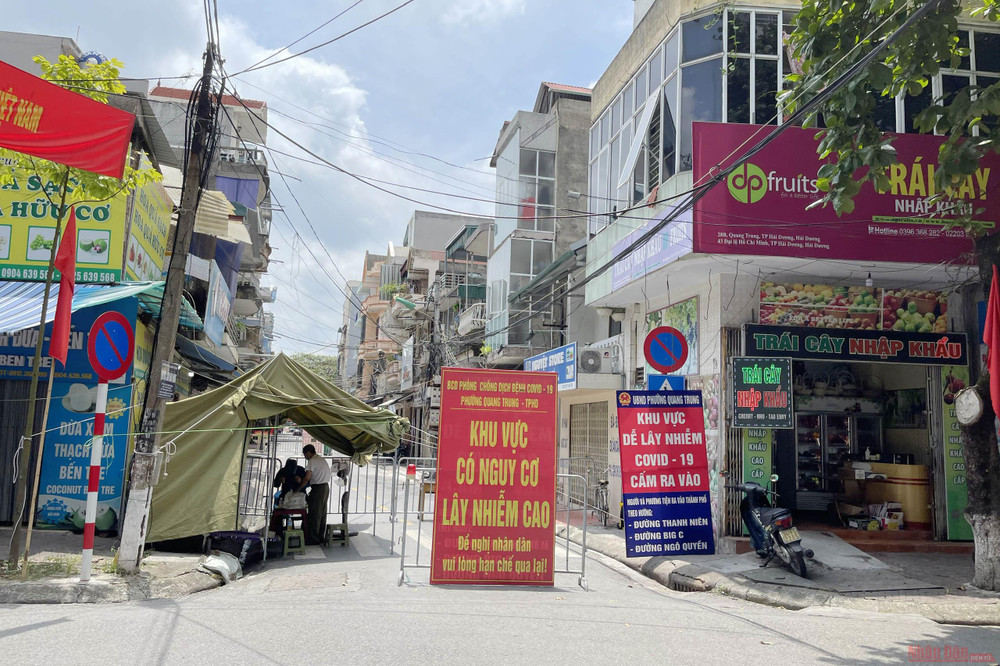 Đoạn phố Phạm Hồng Thái bị phong toả do có ca nhiễm SARS-CoV-2 trong cộng đồng. Cập nhật dịch Covid-19 ngày 29-5: Cả nước có thêm 136 ca mắc mới -0