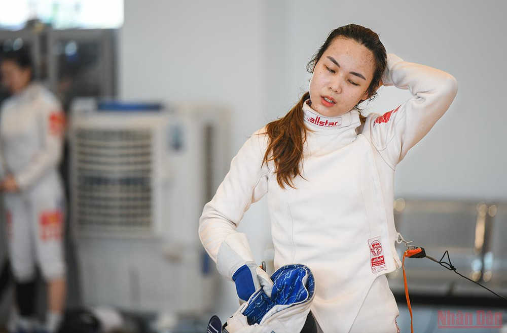 Do thời tiết nắng nóng, nên việc tập luyện gặp rất nhiều khó khăn. Một ngày của đội tuyển đấu kiếm Việt Nam -0