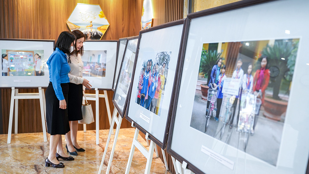 Trưng bày những hình ảnh đáng nhớ về hành trình 17 năm ActionAid Việt Nam (AAV) đồng hành cùng người dân và Thành phố Hải Phòng.