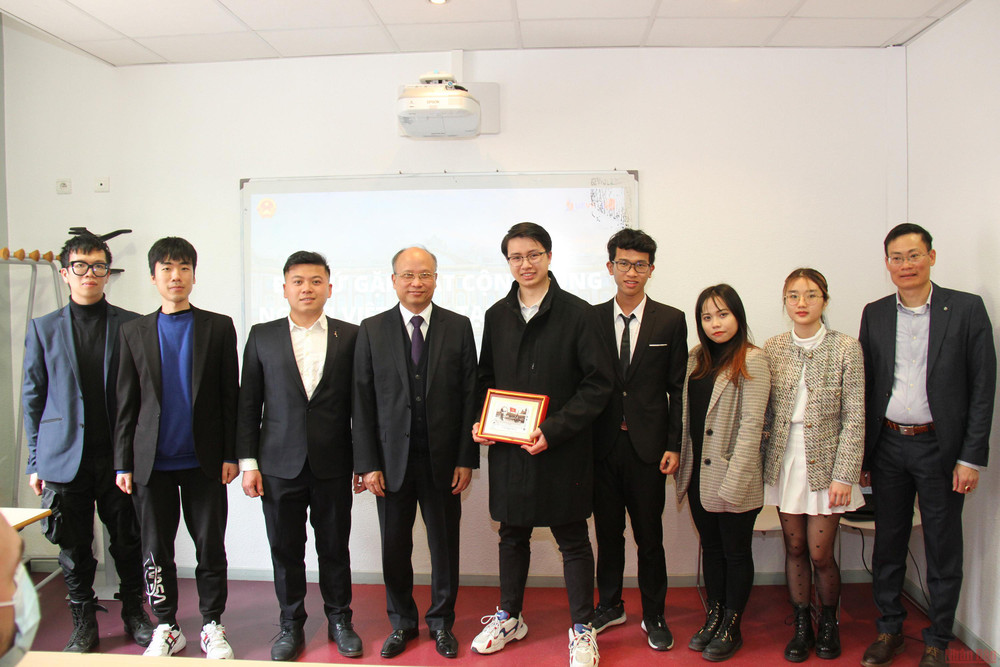 Sinh viên là lực lượng nòng cốt xây dựng cộng đồng người Việt ở Toulouse ngày càng đoàn kết, vững mạnh. Cộng đồng người Việt ở Toulouse đoàn kết và hướng về Tổ quốc -0
