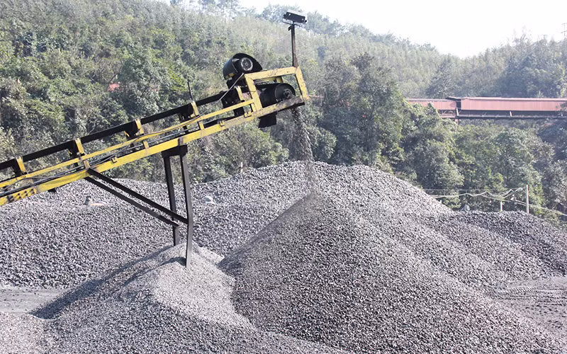Sản xuất, chế biến than chất lượng cao tại Công ty Than Nam Mẫu. Ảnh: TKV