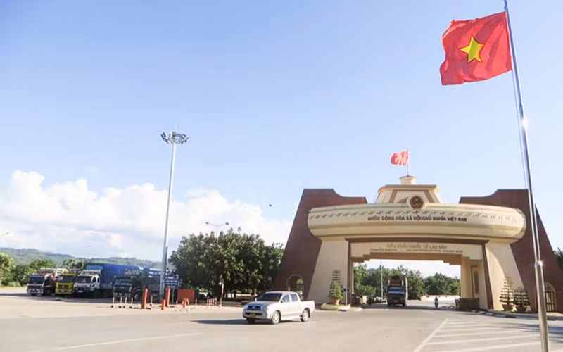 Cửa khẩu quốc tế Lao Bảo. 