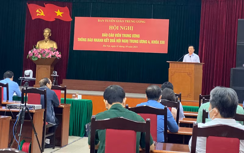 Đồng chí Lại Xuân Môn, Ủy viên Trung ương Đảng, Phó trưởng Ban Thường trực Ban Tuyên giáo Trung ương chủ trì hội nghị.