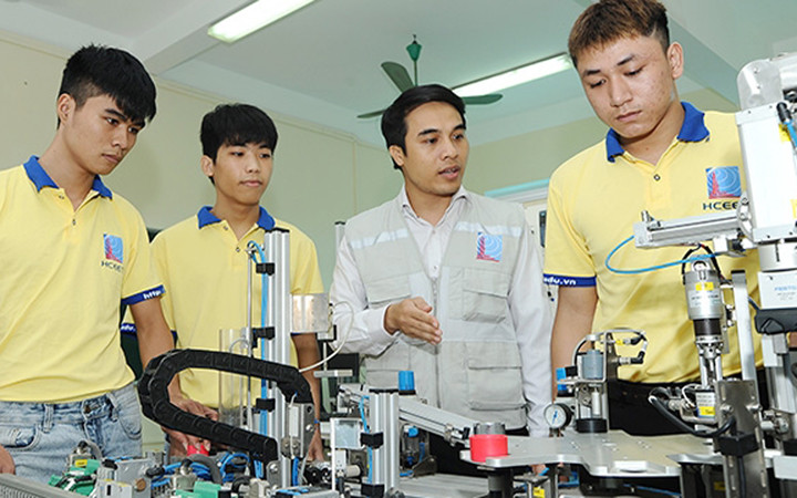 Các chuyên gia cho rằng, Việt Nam cần phải có nguồn nhân lực chất lượng cao để thu hút nguồn vốn FDI. Ảnh: NAM ANH 8 tháng, 20 tỷ USD và những tín hiệu khả quan -0