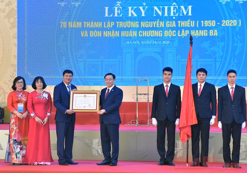 Tổng Bí thư, Chủ tịch nước Nguyễn Phú Trọng dự Lễ kỷ niệm 70 năm thành lập Trường Nguyễn Gia Thiều -0