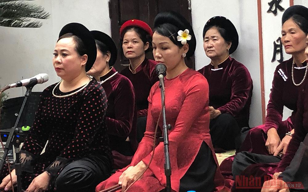 Trình diễn ca trù phục vụ du khách. Các địa phương đóng góp ý kiến vào dự thảo Chiến lược phát triển văn hóa Việt Nam đến năm 2030 -0