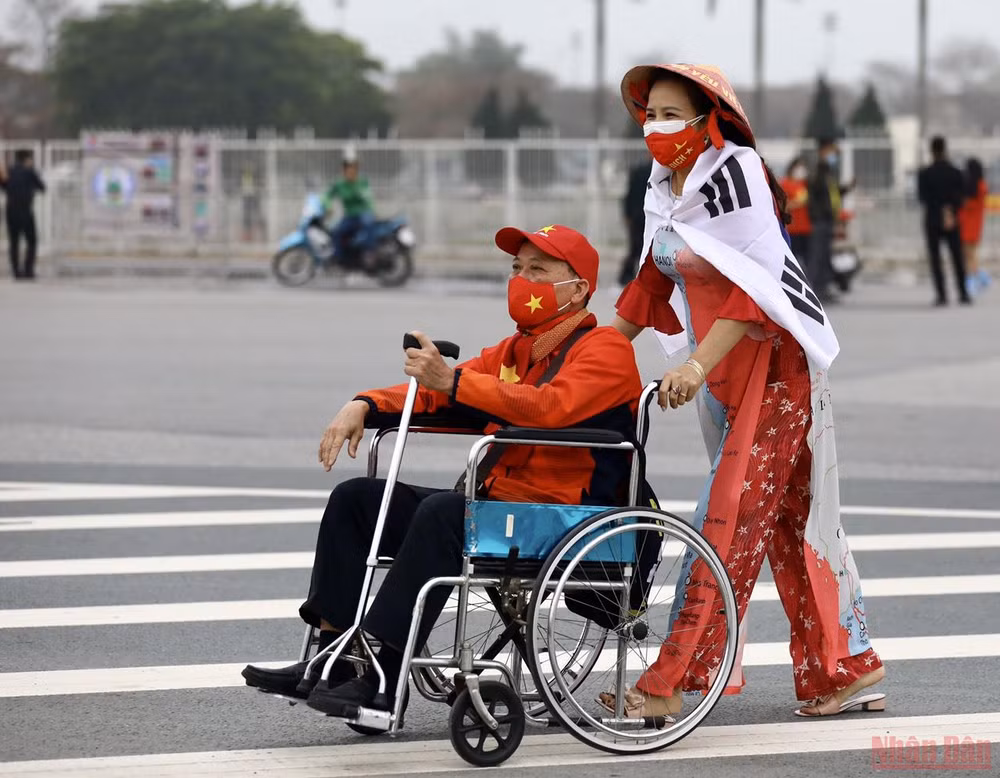 Cổ động viên Việt Nam hâm nóng sân Mỹ Đình trước trận Việt Nam-Oman -0