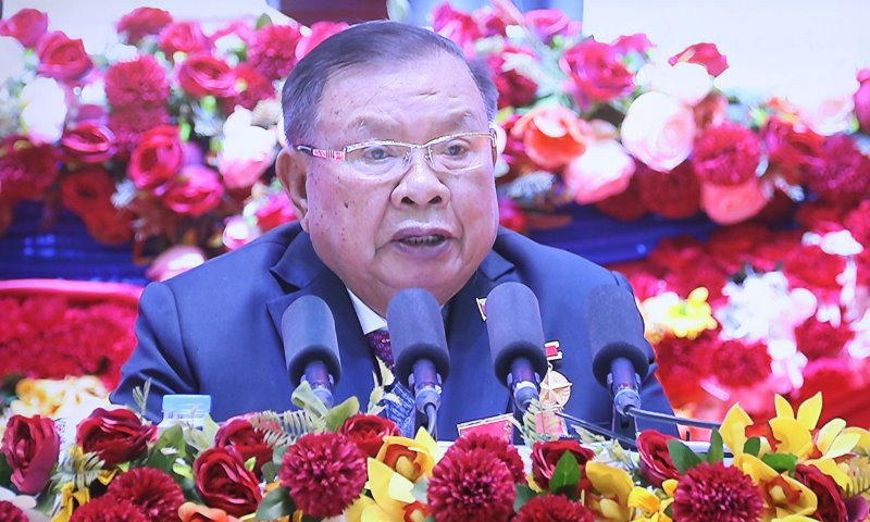 Tổng Bí thư, Chủ tịch nước Lào Bounnhang Vorachith đọc diễn văn khai mạc và Dự thảo Báo cáo chính trị BCH T.Ư Đảng NDCM Lào khóa X. Khai mạc trọng thể Đại hội Đảng NDCM Lào lần thứ XI -0