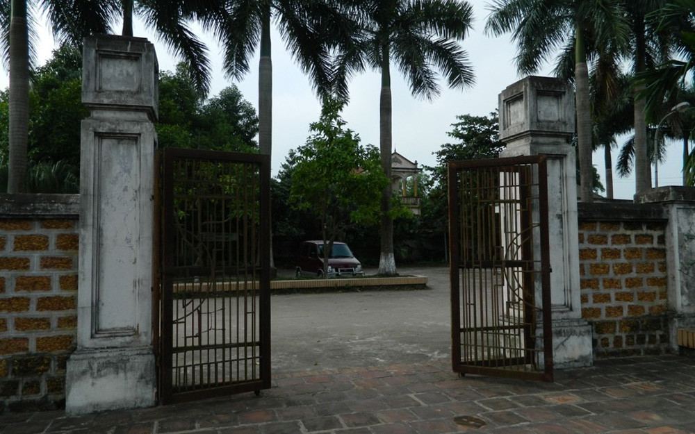 Cổng cũ của đình. Ảnh: Vietnamlandmarks Cục Di sản Văn hóa: Tháo dỡ đèn và nghiên cứu sử dụng cổng đình Tây Đằng đúng tính chất, giá trị của di tích -0