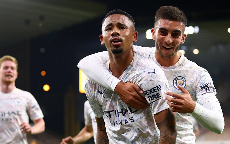 Jesus (giữa) ấn định chiến thắng 3-1 cho Man City.