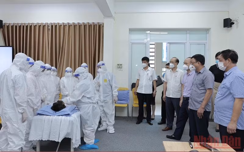 Học viên thực hành điều trị, cấp cứu bệnh nhân Covid-19.