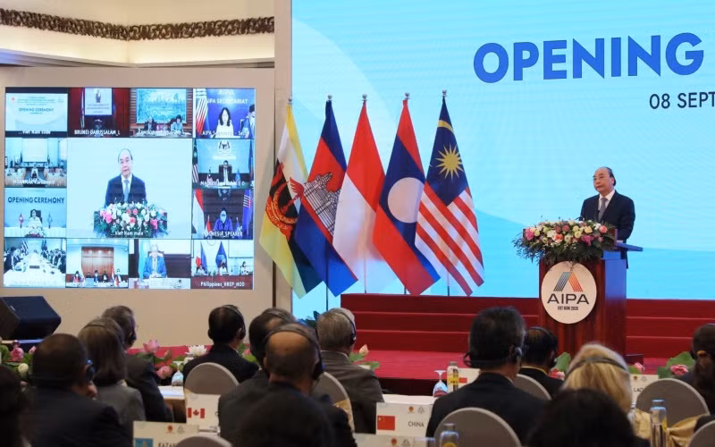 Phát biểu khai mạc trên cương vị Chủ tịch ASEAN 2020, Thủ tướng Nguyễn Xuân Phúc nhấn mạnh, trong những thập kỷ qua, hợp tác Nghị viện AIPA luôn có vai trò quan trọng, phối hợp cùng chính phủ các quốc gia thành viên ASEAN củng cố và duy trì môi trường hòa bình, an ninh, ổn định; hợp tác và phát triển; tăng cường gắn bó giữa người dân các quốc gia ở khu vực…