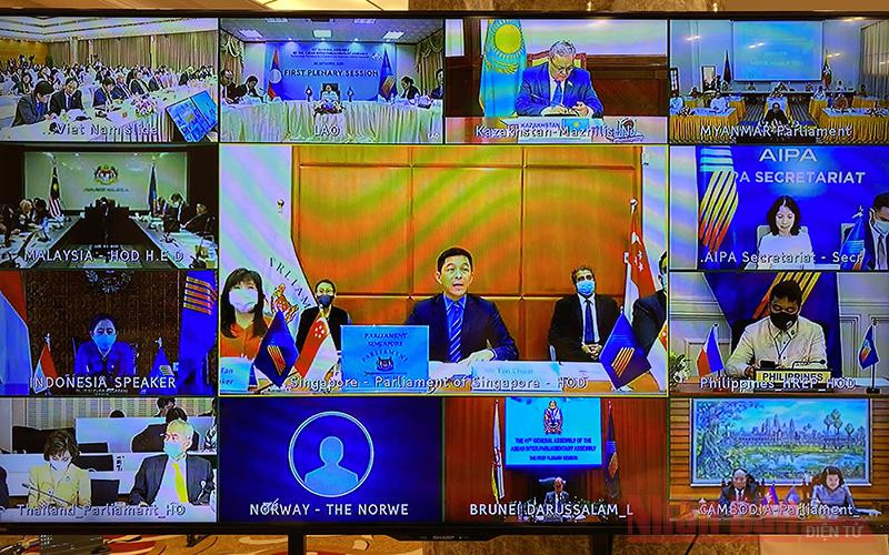 Trưởng đoàn Singapore phát biểu tại phiên toàn thể thứ nhất. Ảnh: NGUYÊN MINH Xây dựng một Cộng đồng ASEAN vững mạnh, đoàn kết và tự cường -0