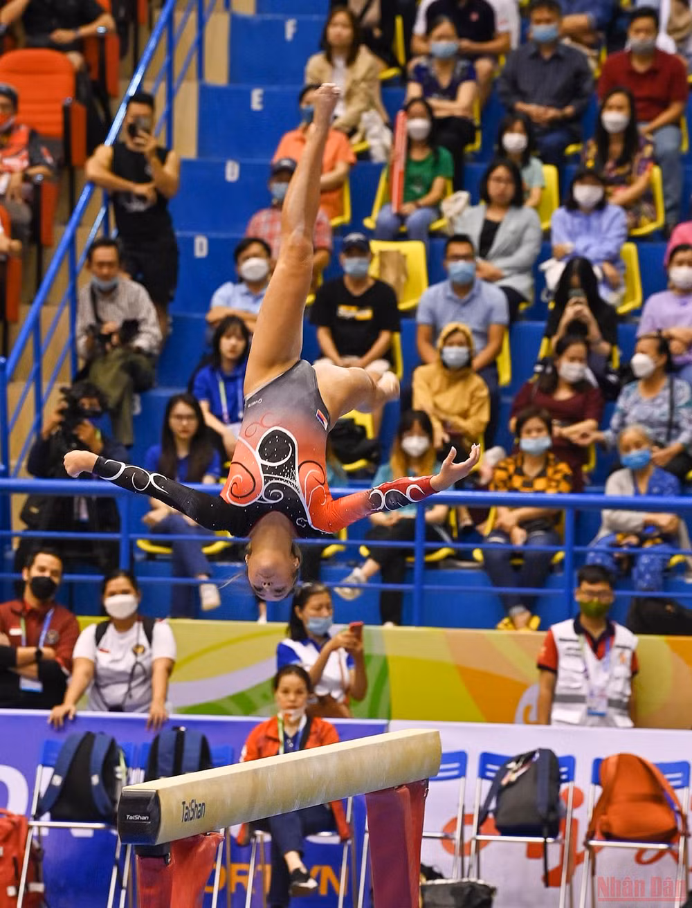 Mãn nhãn với màn biểu diễn thể dục dụng cụ trong ngày thi đấu cuối ở SEA Games 31 -1