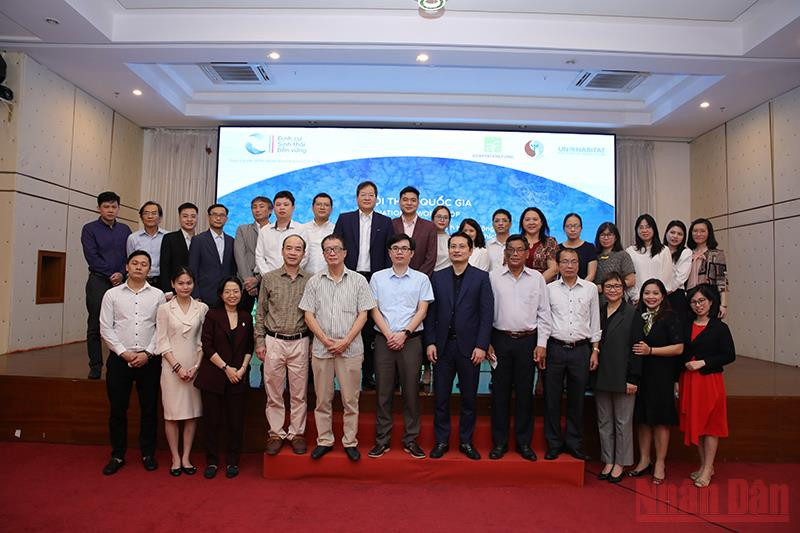 Các đại biểu tham dự hội thảo. Hội thảo xây dựng chiến lược, kế hoạch hành động cho các khu sinh thái nhằm nâng cao thích ứng với biến đổi khí hậu -0