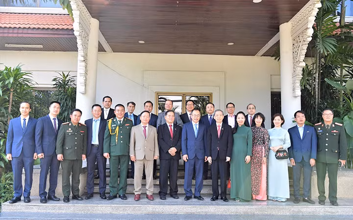 Đại sứ quán Việt Nam tại Thái Lan chúc mừng Quốc khánh Lào.