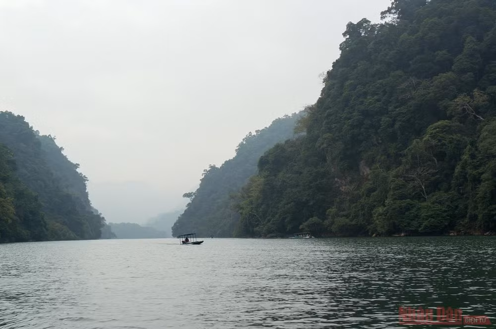 Hồ Ba Bể - viên ngọc bích miền thượng du -0