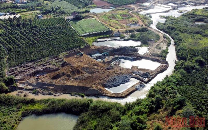 Một địa điểm khai thác quặng vàng trái phép tại huyện Đức Trọng đã bị cơ quan chức năng xử lý. (Ảnh: K.L)