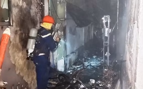 Hiện trường vụ cháy đêm 15-7, tại khách sạn Á Đông, Đà Nẵng.