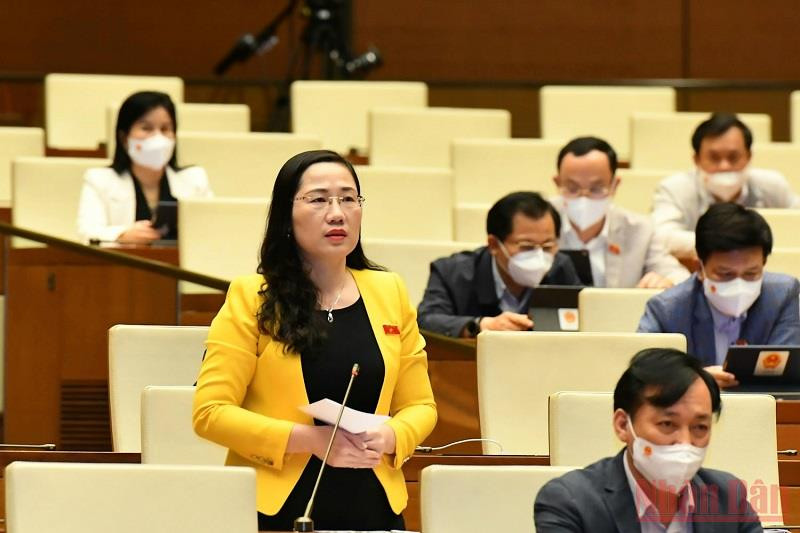 Đại biểu Nguyễn Thị Thủy (Bắc Kạn) phát biểu ý kiến thảo luân. (Ảnh: LINH NGUYÊN) Bổ sung đối tượng khen thưởng, hướng về cơ sở -0