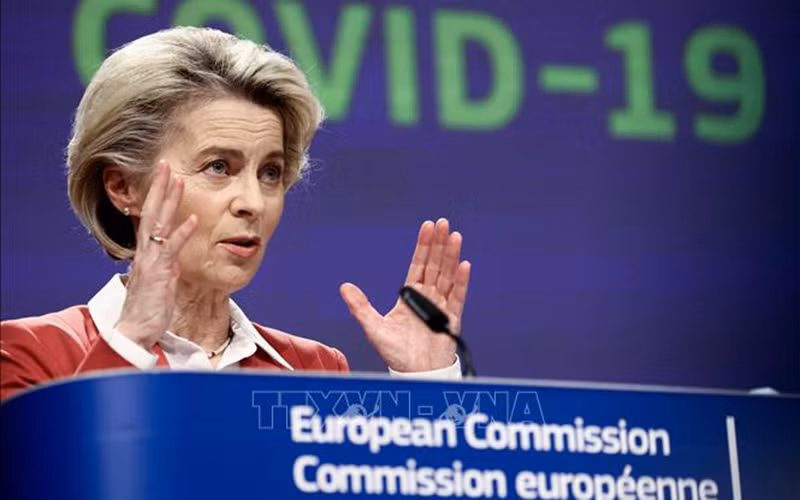 Chủ tịch Ủy ban châu Âu (EC) Ursula von der Leyen tại cuộc họp báo ở Brussels, Bỉ. (Ảnh: THX/TTXVN)