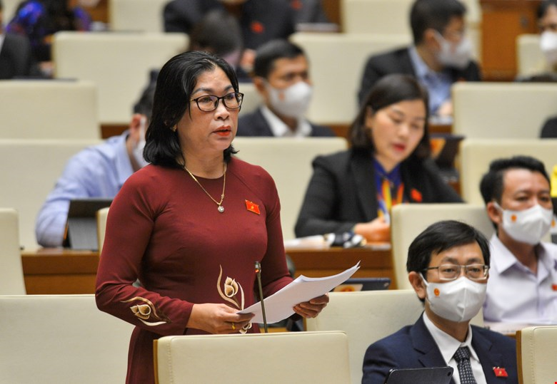 Đại biểu Quốc hội tỉnh Bình Thuận Bố Thị Xuân Linh phát biểu. (Ảnh: Văn phòng Quốc hội) Đại biểu Quốc hội kiến nghị đẩy nhanh tự chủ vaccine ngừa Covid-19 -0
