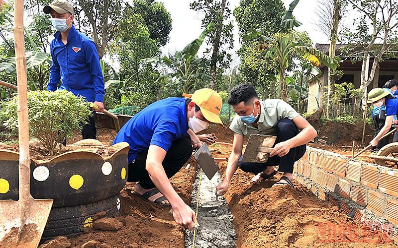 Đoàn viên, thanh niên các địa phương chung tay triển khai các công trình xây dựng nông thôn mới.