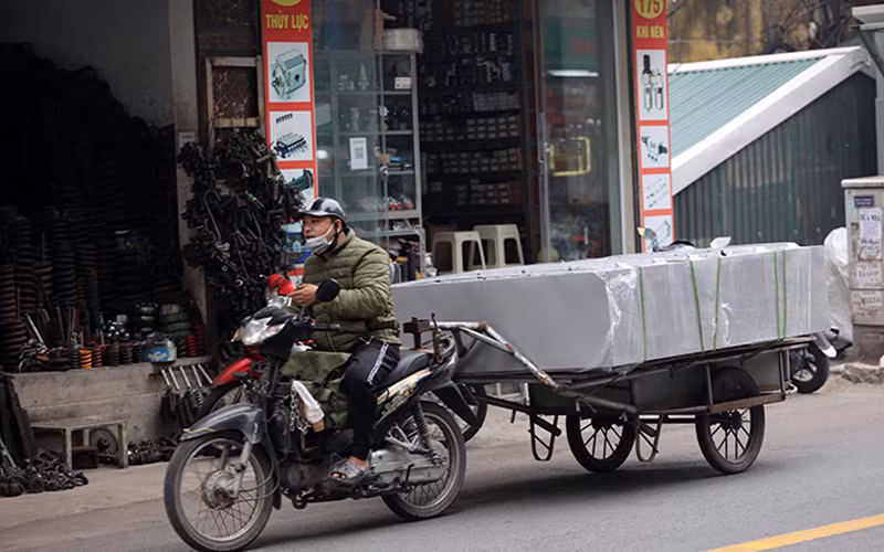 Xe máy “đồng nát” tung hoành trên đường phố Hà Nội -5