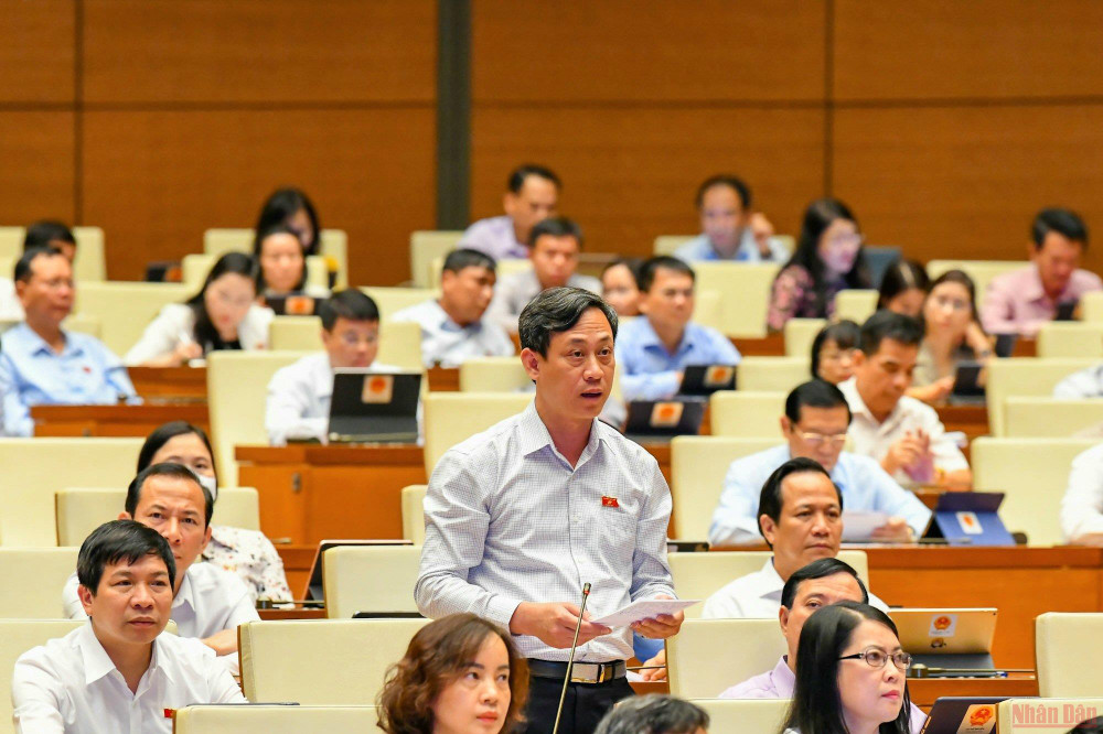 Đại biểu Mai Văn Hải nêu câu hỏi chất vấn Bộ trưởng Giao thông vận tải. (Ảnh: NGUYÊN LINH) Không để vật giá làm ảnh hưởng tiến độ các dự án trọng điểm quốc gia -0
