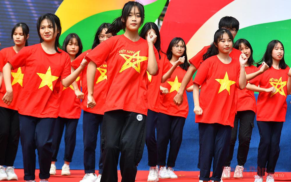 Tiết mục với với nội dung tri ân các Anh hùng liệt sĩ của Trường THCS Yên Sở (huyện Hoài Đức). vd_9-1602341028933.jpg