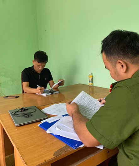 Bắt hai phóng viên báo chí tống tiền doanh nghiệp -0