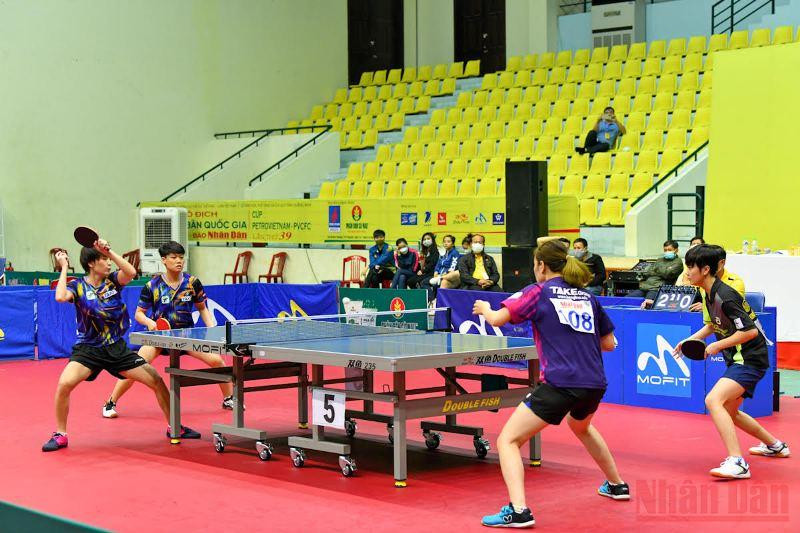 Trận đấu diễn ra kịch tính, giằng co ngay trong những ván đầu tiên. Hai đội cạnh tranh nhau từng điểm số. Kết thúc ván đấu thứ nhất, Trần Mai Ngọc và Nguyễn Thị Nga giành thắng lợi với tỷ số 12-10. Chức vô địch đôi nam, đôi nữ thuộc về CLB Hà Nội T&T và TP Hồ Chí Minh -0