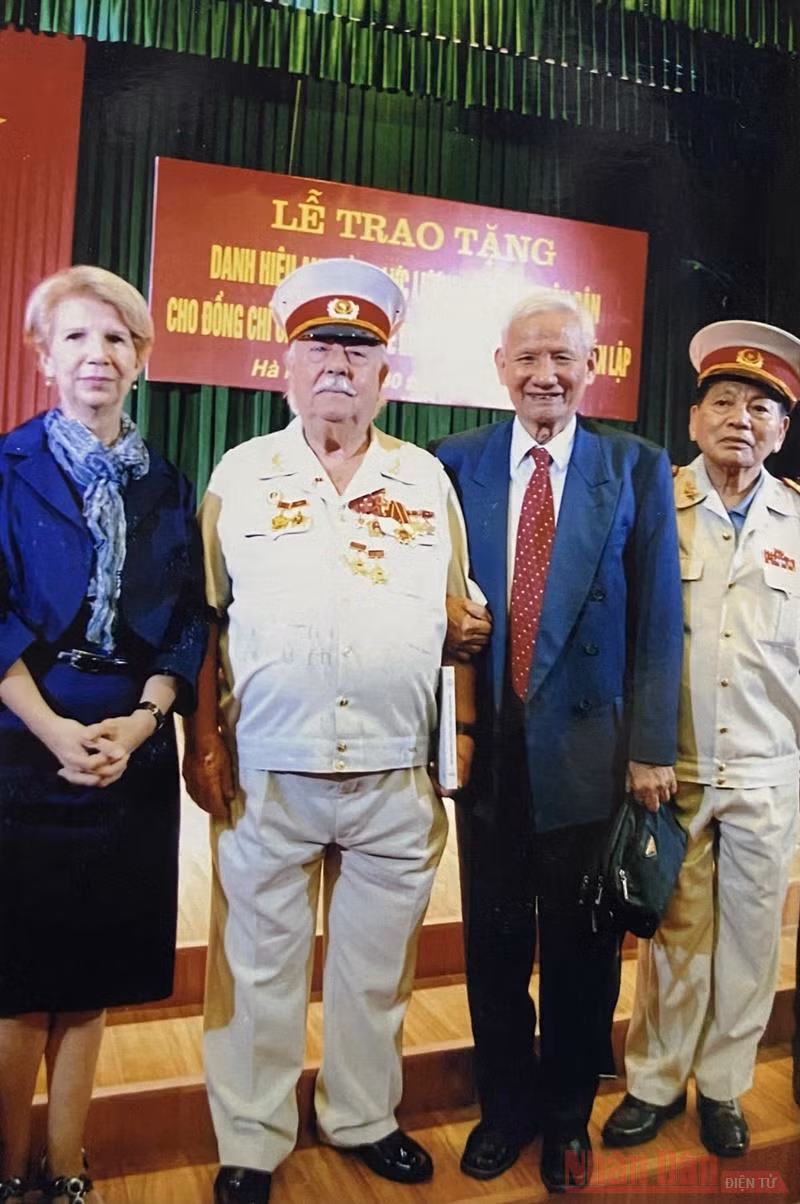 Tưởng nhớ đồng chí chiến sĩ quốc tế, Anh hùng Lực lượng vũ trang nhân dân Việt Nam Kostas Sarantidis Nguyễn Văn Lập -0