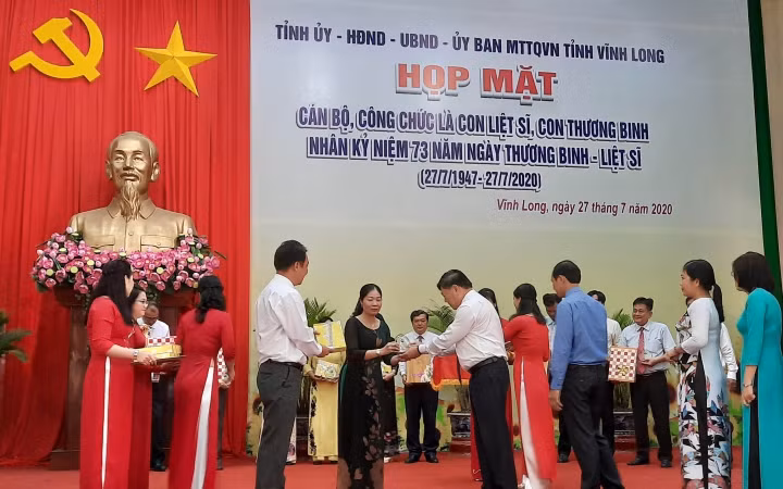 Lãnh đạo tỉnh Vĩnh Long luôn chăm lo, đào tạo, bồi dưỡng con em của gia đình liệt sĩ, thương binh.