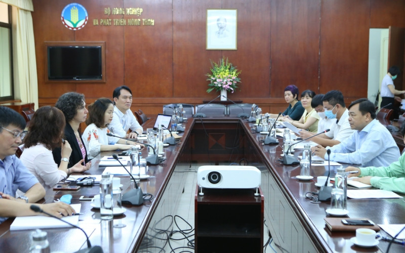 Toàn cảnh buổi làm việc giữa Bộ Nông nghiệp và Phát triển nông thôn với đại diện Quỹ Nhi đồng Liên hợp quốc ngày 29-6. Hợp tác quản lý rủi ro thiên tai, nước sạch nông thôn -0