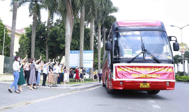 Đoàn tình nguyện lên đường 40 cán bộ y tế Vĩnh Phúc chi viện cho TP Hồ Chí Minh -0