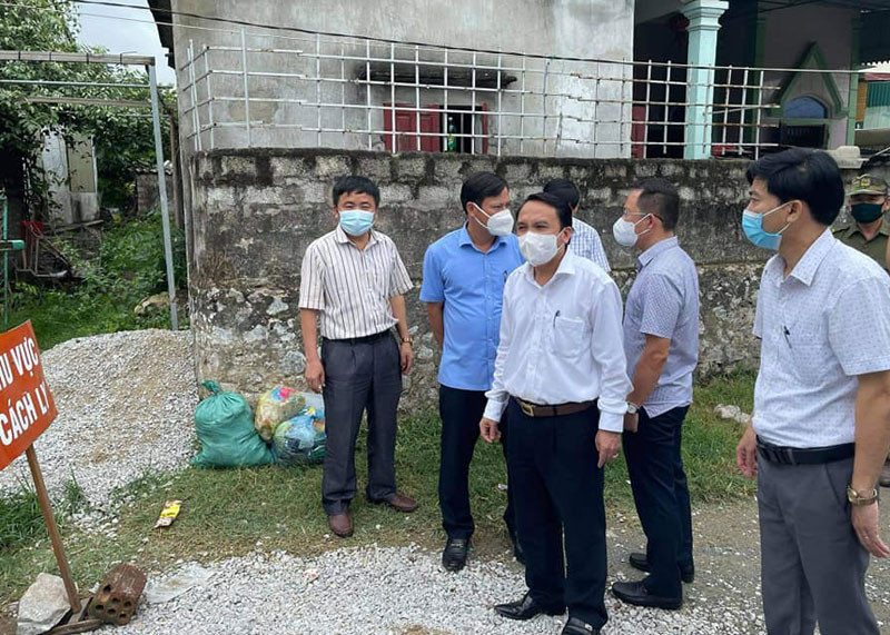 Giám đốc Sở Y tế Nghệ An Dương Đình Chỉnh về xã Diễn Bích để trực tiếp chỉ đạo các giải pháp, phòng, chống dịch Covid-19. Giãn cách xã hội toàn xã Diễn Bích, huyện Diễn Châu -0