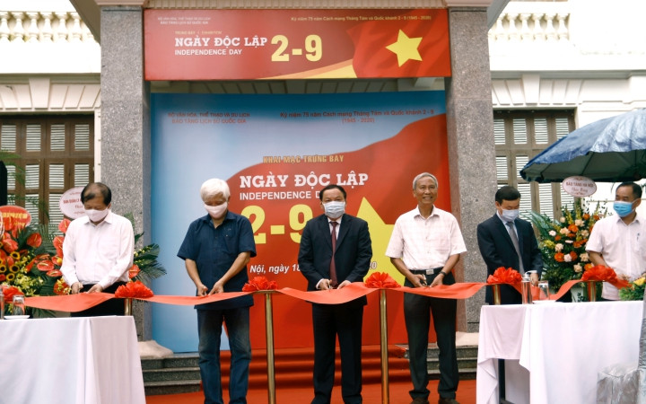 Khai mạc Trưng bày chuyên đề "Ngày Độc lập 2-9".
